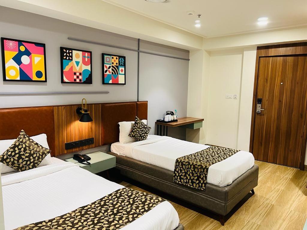 The Lemon Grass Hotel Gandhinagar Exteriör bild