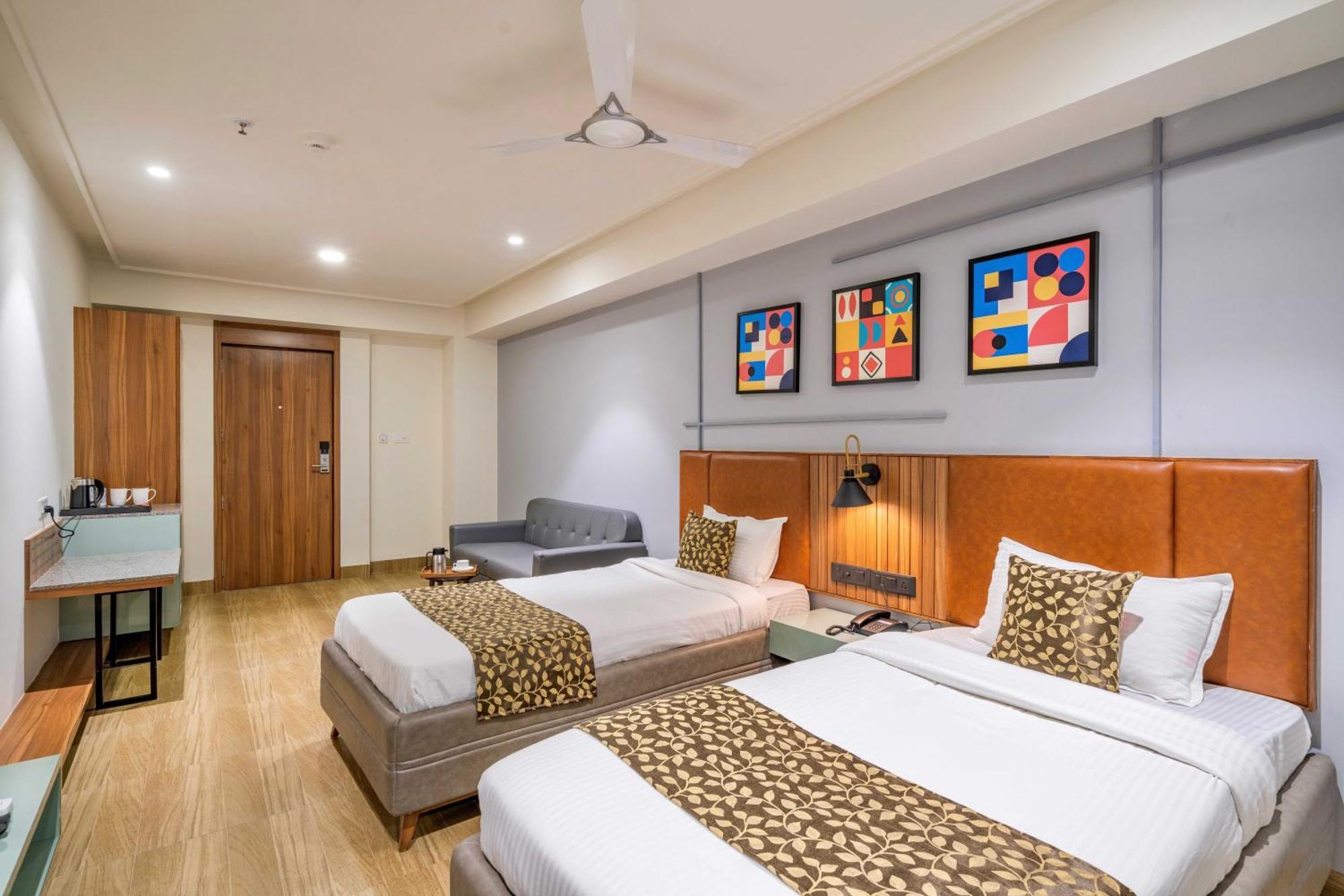 The Lemon Grass Hotel Gandhinagar Exteriör bild