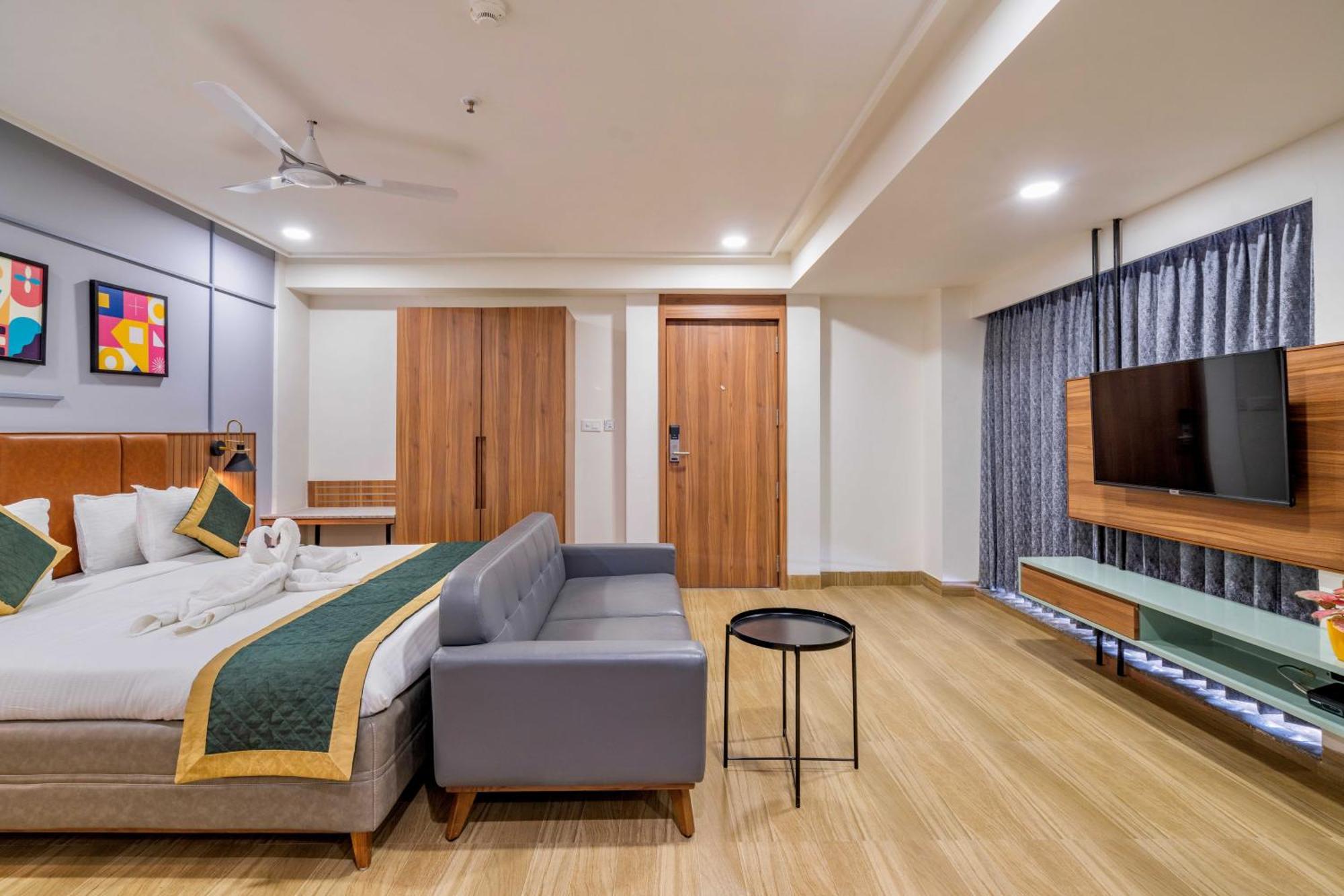 The Lemon Grass Hotel Gandhinagar Exteriör bild