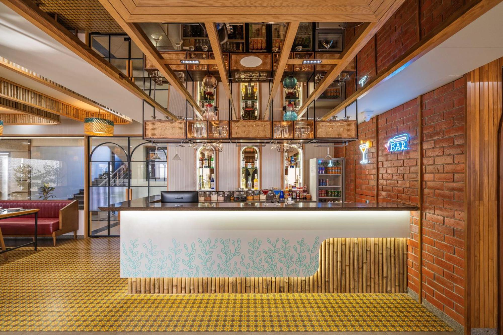 The Lemon Grass Hotel Gandhinagar Exteriör bild