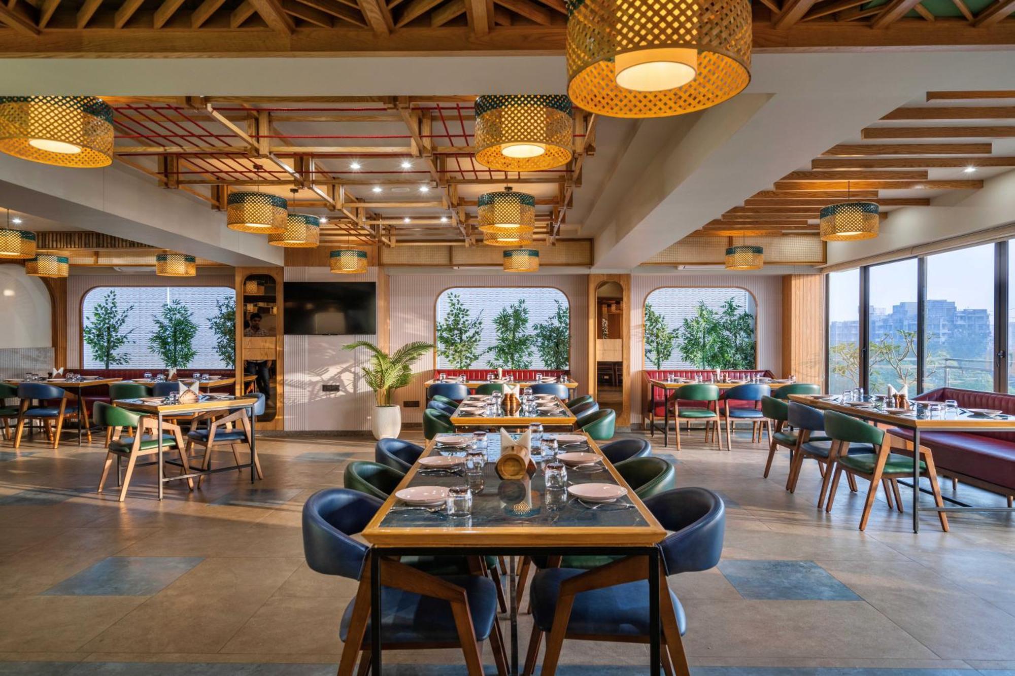 The Lemon Grass Hotel Gandhinagar Exteriör bild