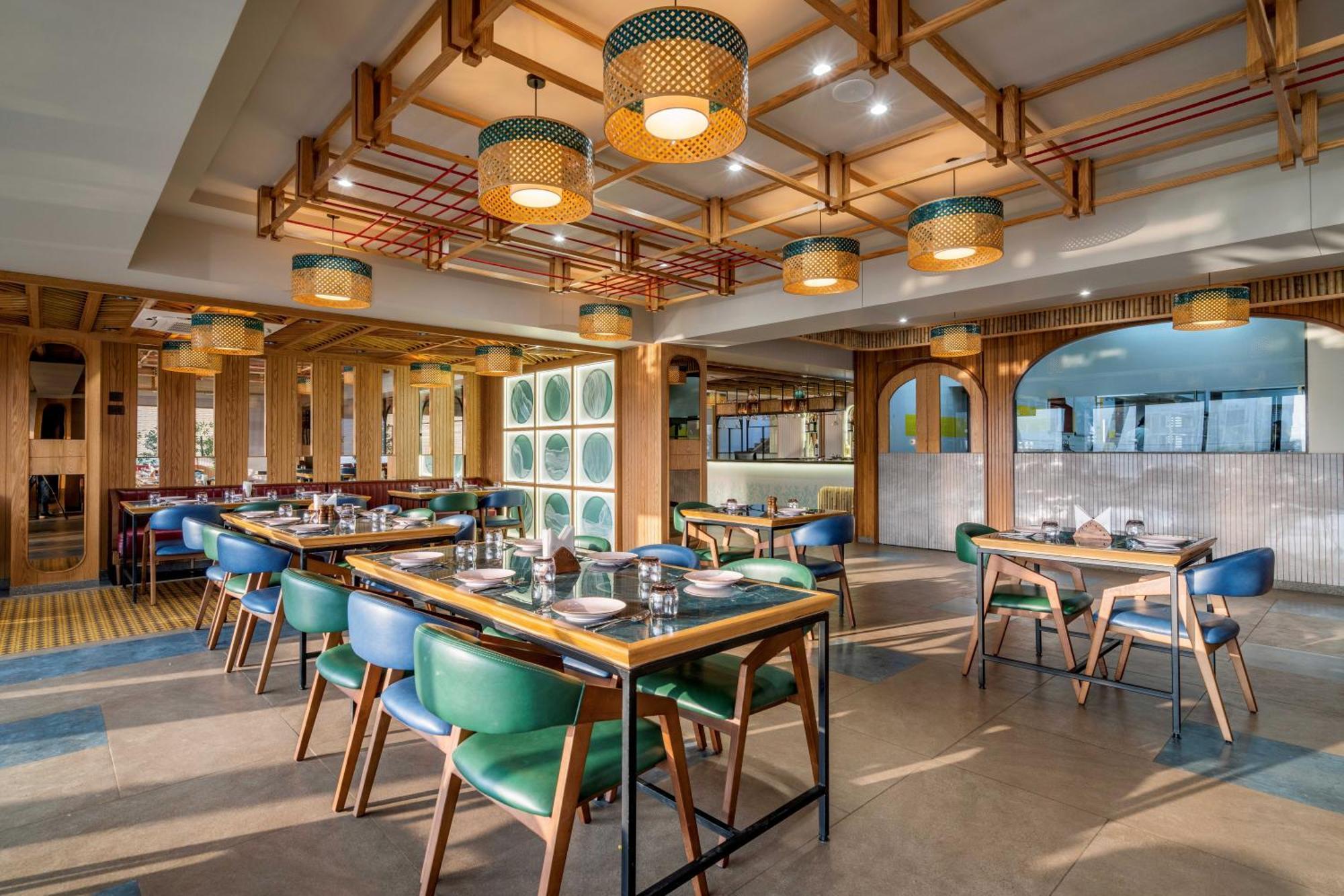 The Lemon Grass Hotel Gandhinagar Exteriör bild
